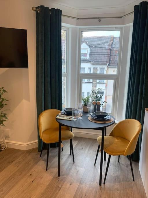 Alto - Lovely 2 Bedroom Serviced Apartment Bristol By Mint Stays מראה חיצוני תמונה